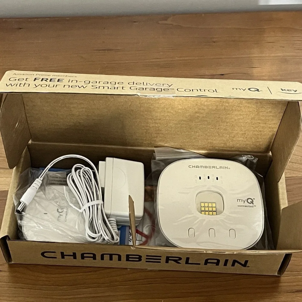 NEW Chamberlain MyQ Wireless Smart Garage Hub‎ and Controller - White